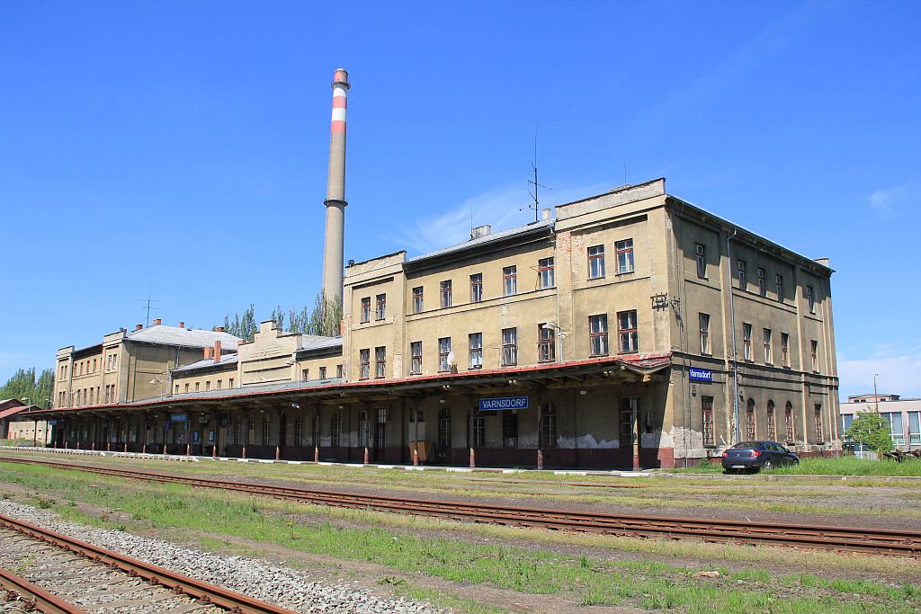 IMG_5075-Varnsdorf-Bahnhofsgebaeude.JPG