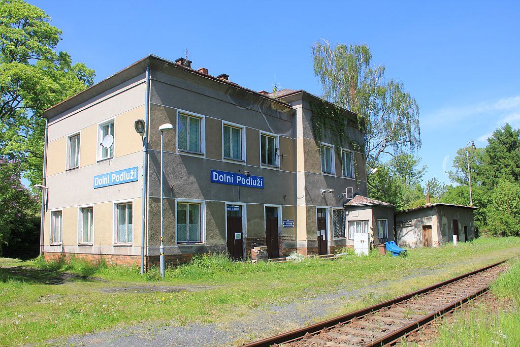 IMG_5084-Dolni-Podluzi-Bahnhofsgebaeude.JPG