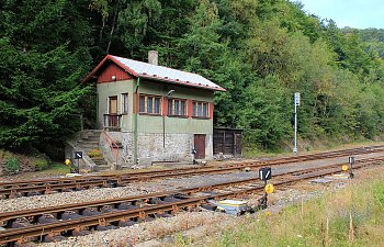 IMG_5384-Dubi-Bahnhof-Stellwerk.JPG