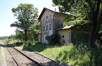 IMG_5759-Kovarska-Bahnhof-Nebengebaeude.JPG