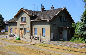 IMG_8297-Libochovice-Bahnhofsgebaeude.JPG