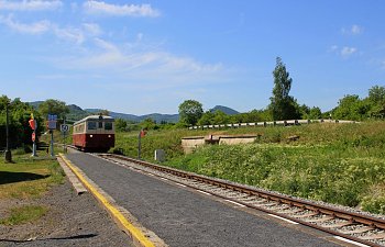 IMG_8348-Trebenice-mesto-Einfahrt-Nostalgiezug.JPG