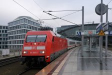 101 082-6 IC 146 nach Amsterdam C Berlin Hauptbahnhof.jpg