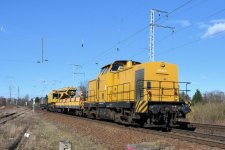 293 011-3 mit Kran Rbf Berlin-Wuhlheide.jpg