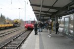 Ein Bahnsteig voll.jpg