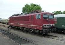 155 137 - LEG 250 137-7 2 re., ohne Bahnräumer.JPG