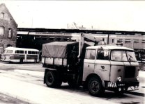 0009 Meißen Bus und Skoda-LKW 11.1.1988.jpg