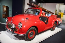 1953morris-minor-fire-engine002.jpg