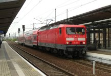 114 031 mit S1 in Dresden-Mitte.JPG