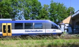 643 409-5 VT 737 Bf Berlin-Kaulsdorf.jpg