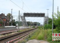 Bf Zossen prov. Bahnsteigübergang(2).jpg