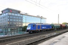 223 012-6 Bf Dresden Hbf.jpg