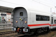 Bpdz 73 80 84-91 306-5 Lokseitiger Endwagen Bf Berlin-Lichtenberg(3).jpg