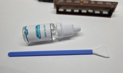 Spachtel (Swab) und Flüssigkeit zum Reinigen von Bild-Sensoren (und Wagenfenstern)