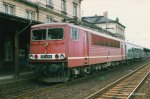 E-Lok 155 169 des Bw Reichenbach mit überlangen Nahverkehrszug 7327 nach Zwickau in Altenburg (2.JPG