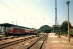 180 003 und 180 015 in Dresden Hbf (13.06.1992).jpg